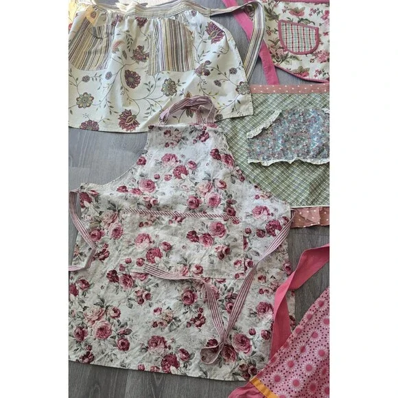Lot of 5 Womans Aprons Half & Bib ~ Floral Scalloped Ruffle Feminine Designs - Picture 3 of 12
